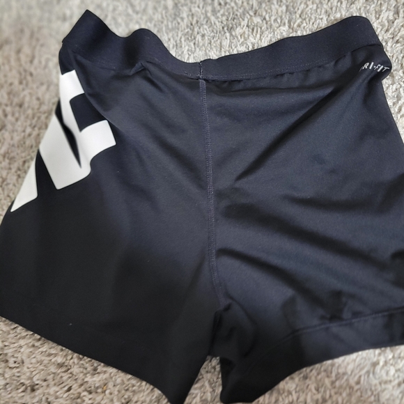 large nike pros - Picture 2 of 4